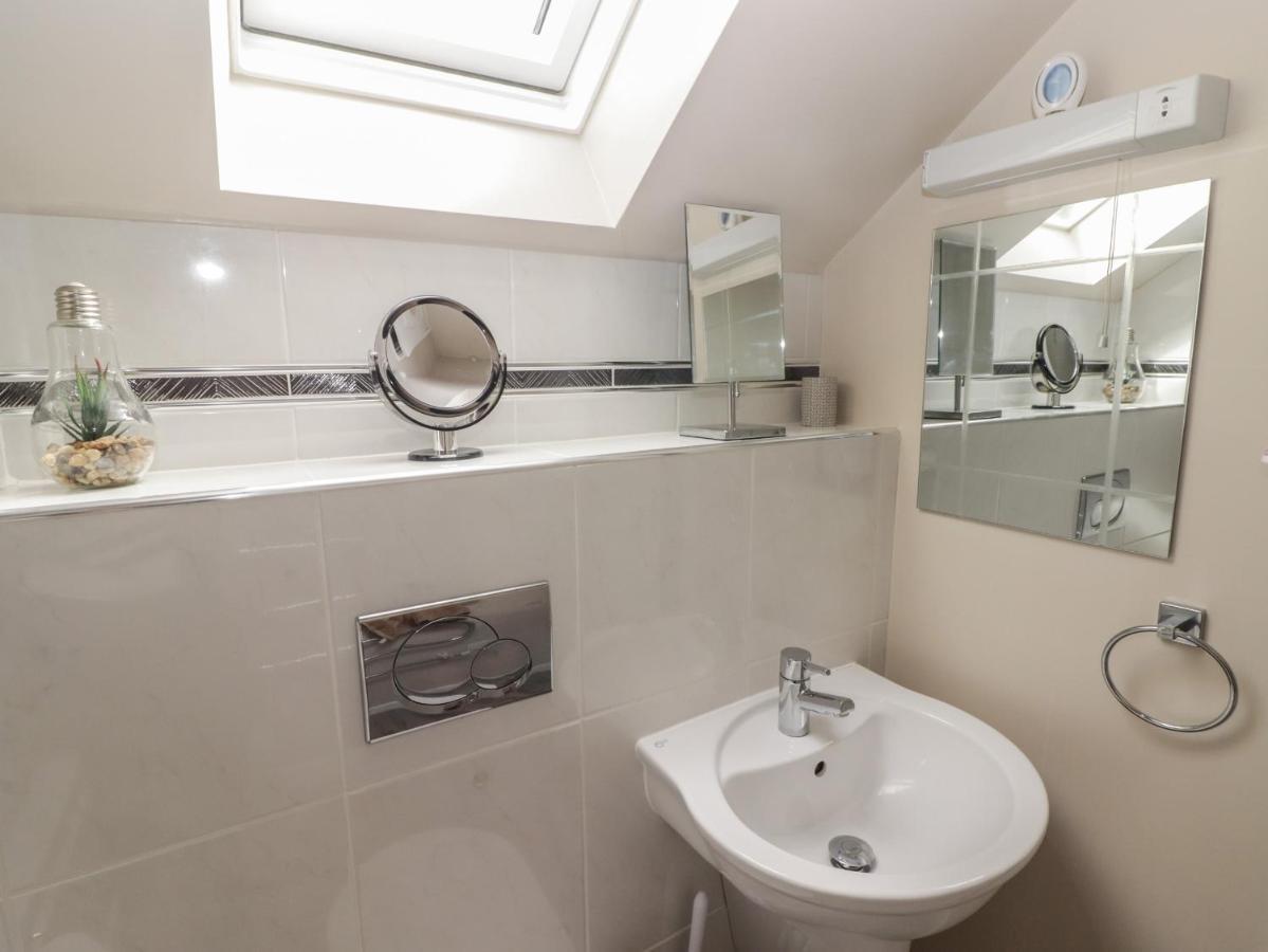 Daffodil Apartment تينبي المظهر الخارجي الصورة
