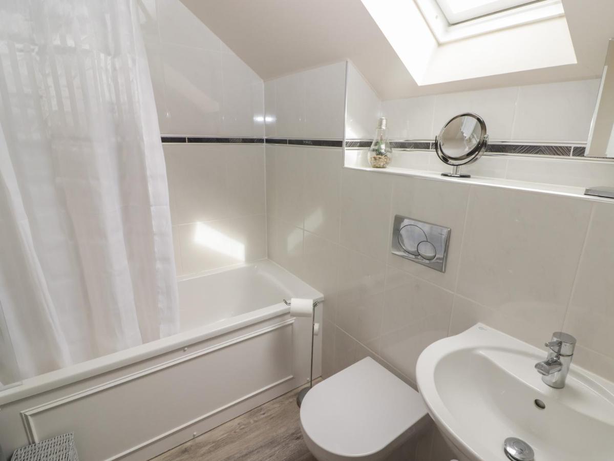 Daffodil Apartment تينبي المظهر الخارجي الصورة