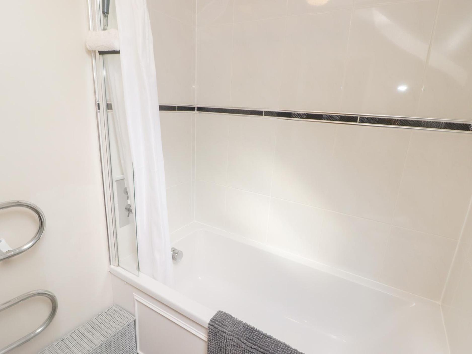 Daffodil Apartment تينبي المظهر الخارجي الصورة